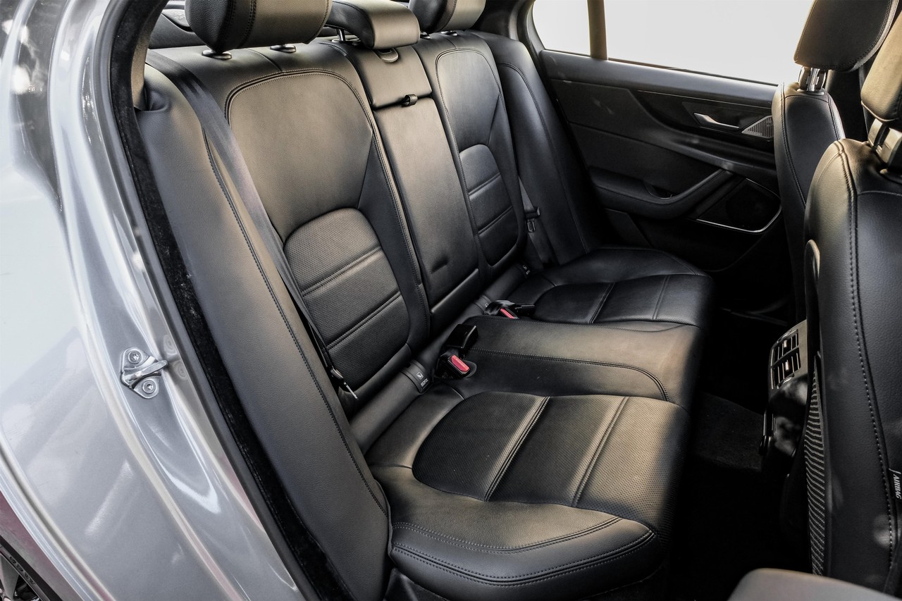 Jaguar XE Vehicle Main Gallery Image 39