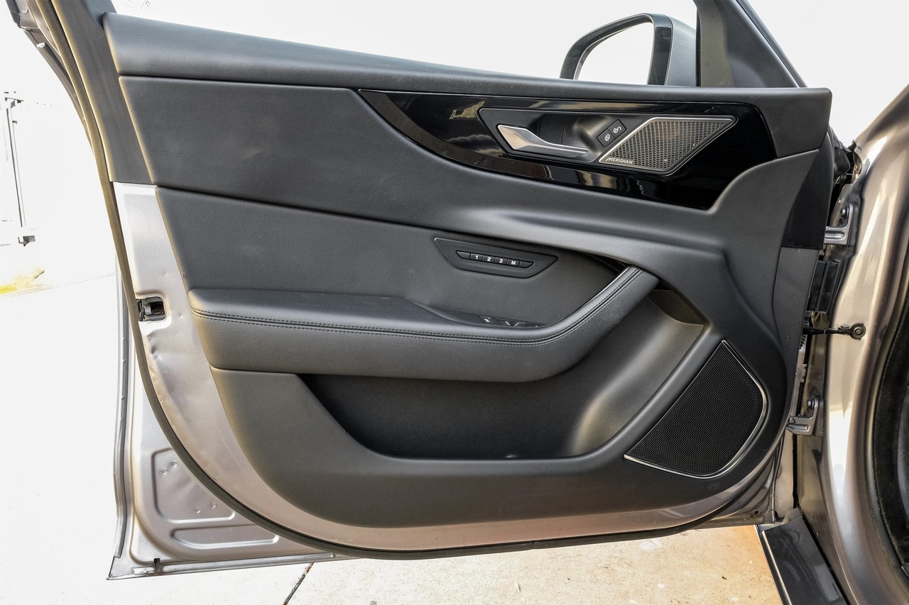 Jaguar XE Vehicle Main Gallery Image 45