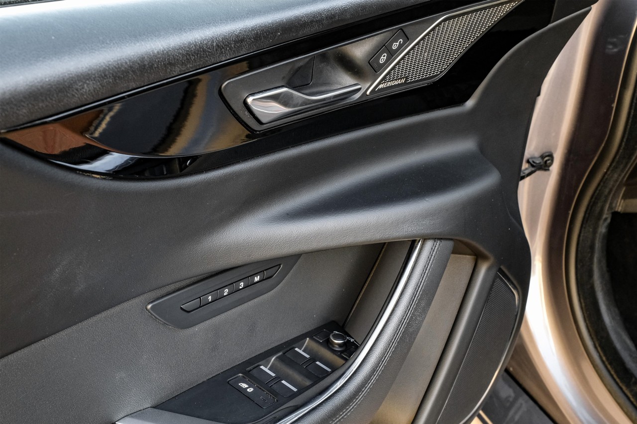 Jaguar XE Vehicle Main Gallery Image 46