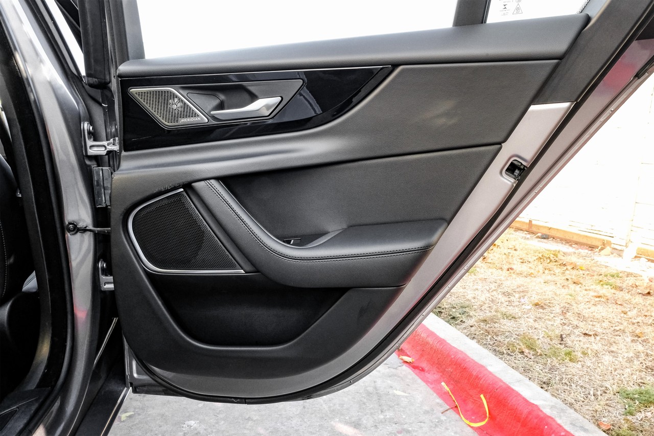 Jaguar XE Vehicle Main Gallery Image 49