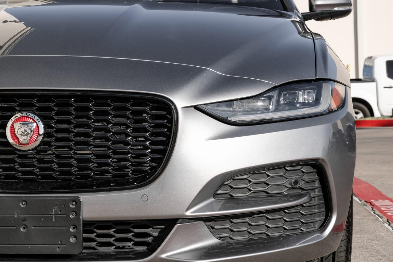 Jaguar XE Vehicle Main Gallery Image 50