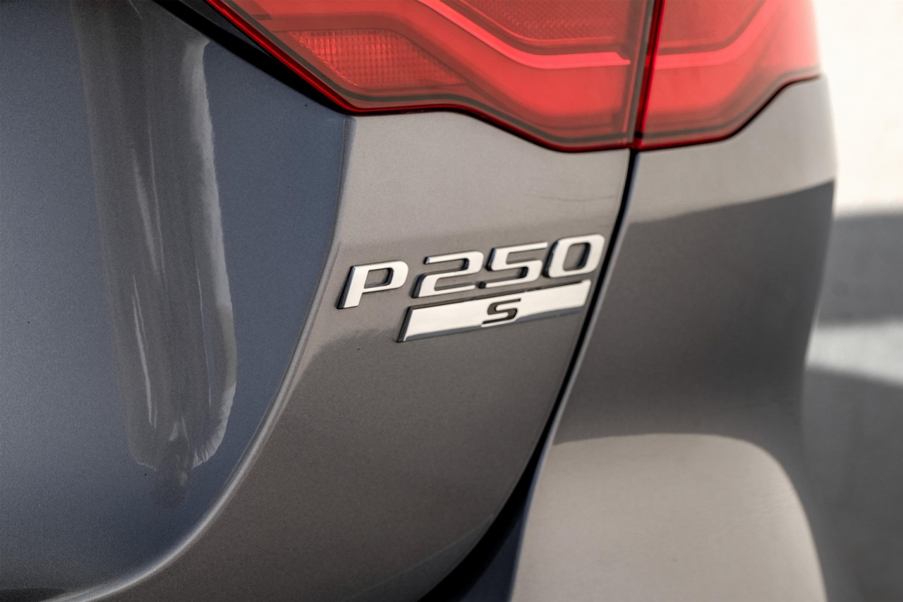 Jaguar XE Vehicle Main Gallery Image 53