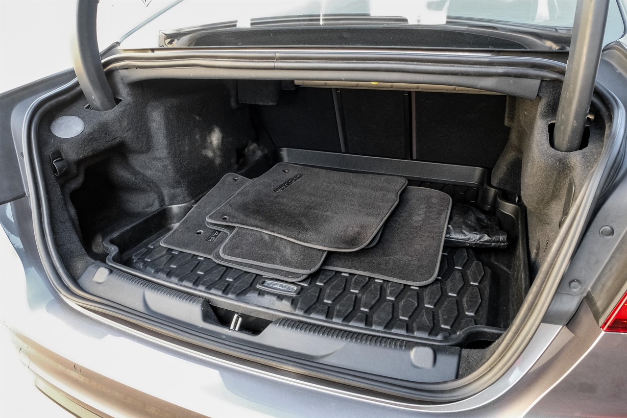 Jaguar XE Vehicle Main Gallery Image 54