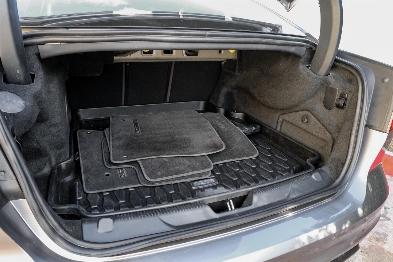 Jaguar XE Vehicle Main Gallery Image 55