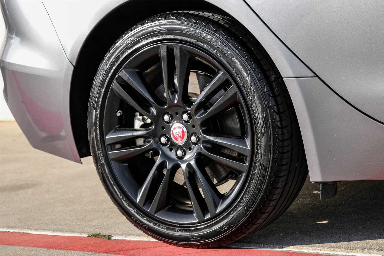 Jaguar XE Vehicle Main Gallery Image 56