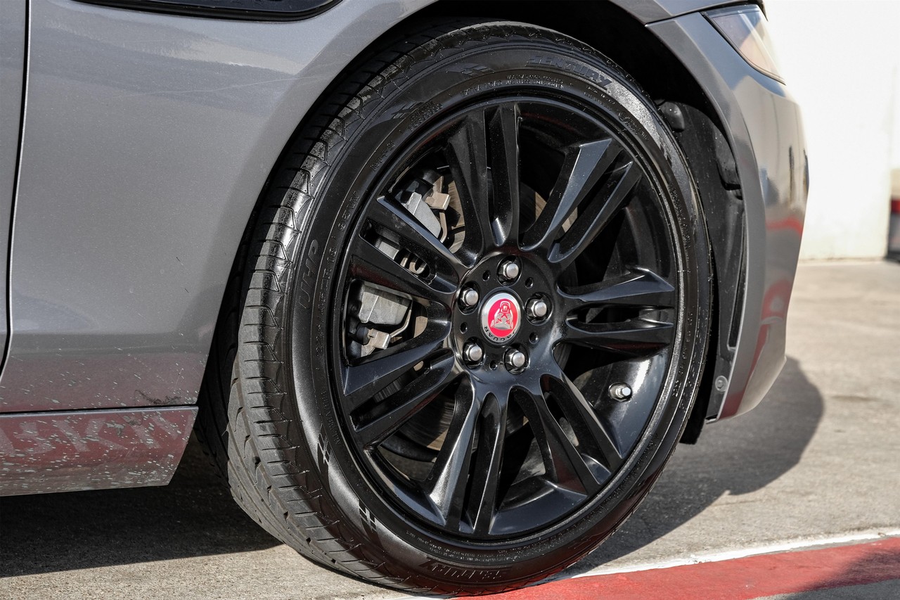 Jaguar XE Vehicle Main Gallery Image 57