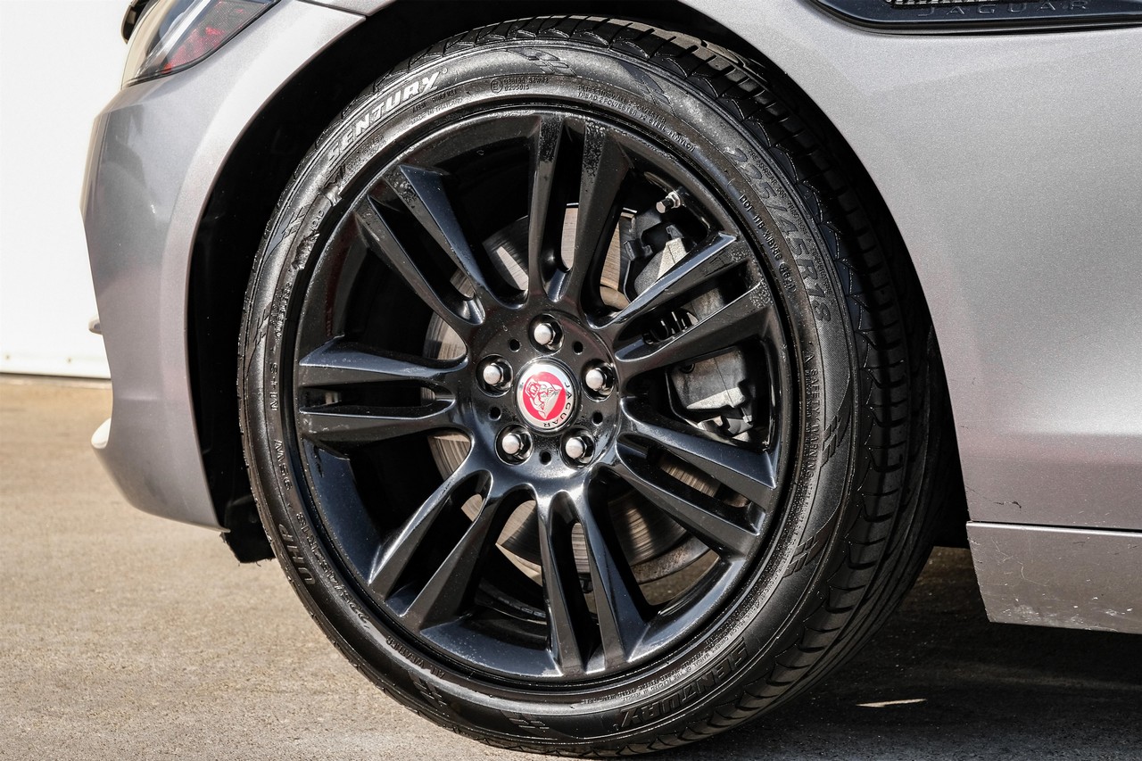 Jaguar XE Vehicle Main Gallery Image 58