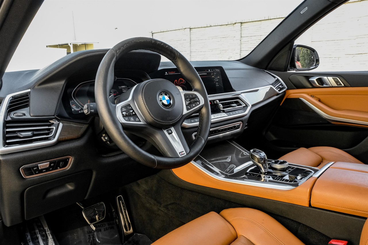 BMW X5 Vehicle Main Gallery Image 03