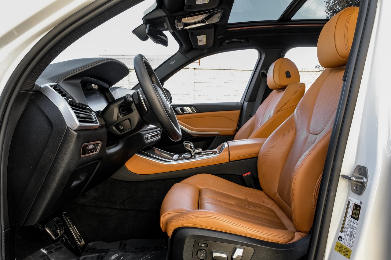 BMW X5 Vehicle Main Gallery Image 04