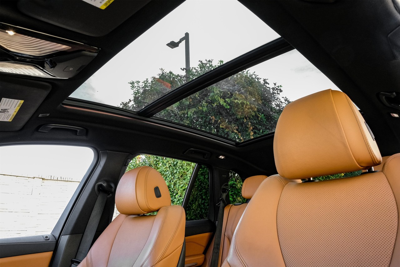 BMW X5 Vehicle Main Gallery Image 05