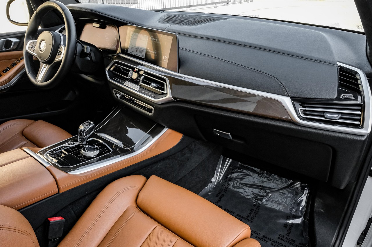 BMW X5 Vehicle Main Gallery Image 13