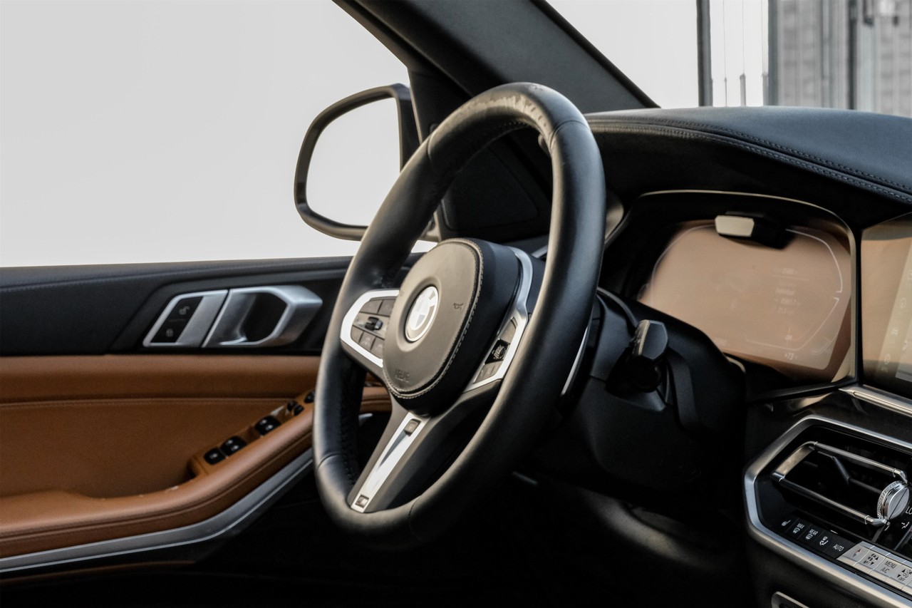 BMW X5 Vehicle Main Gallery Image 14