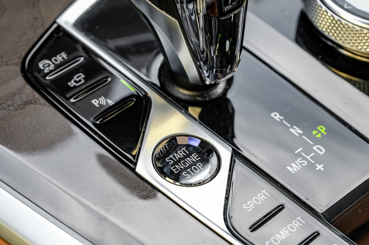 BMW X5 Vehicle Main Gallery Image 22