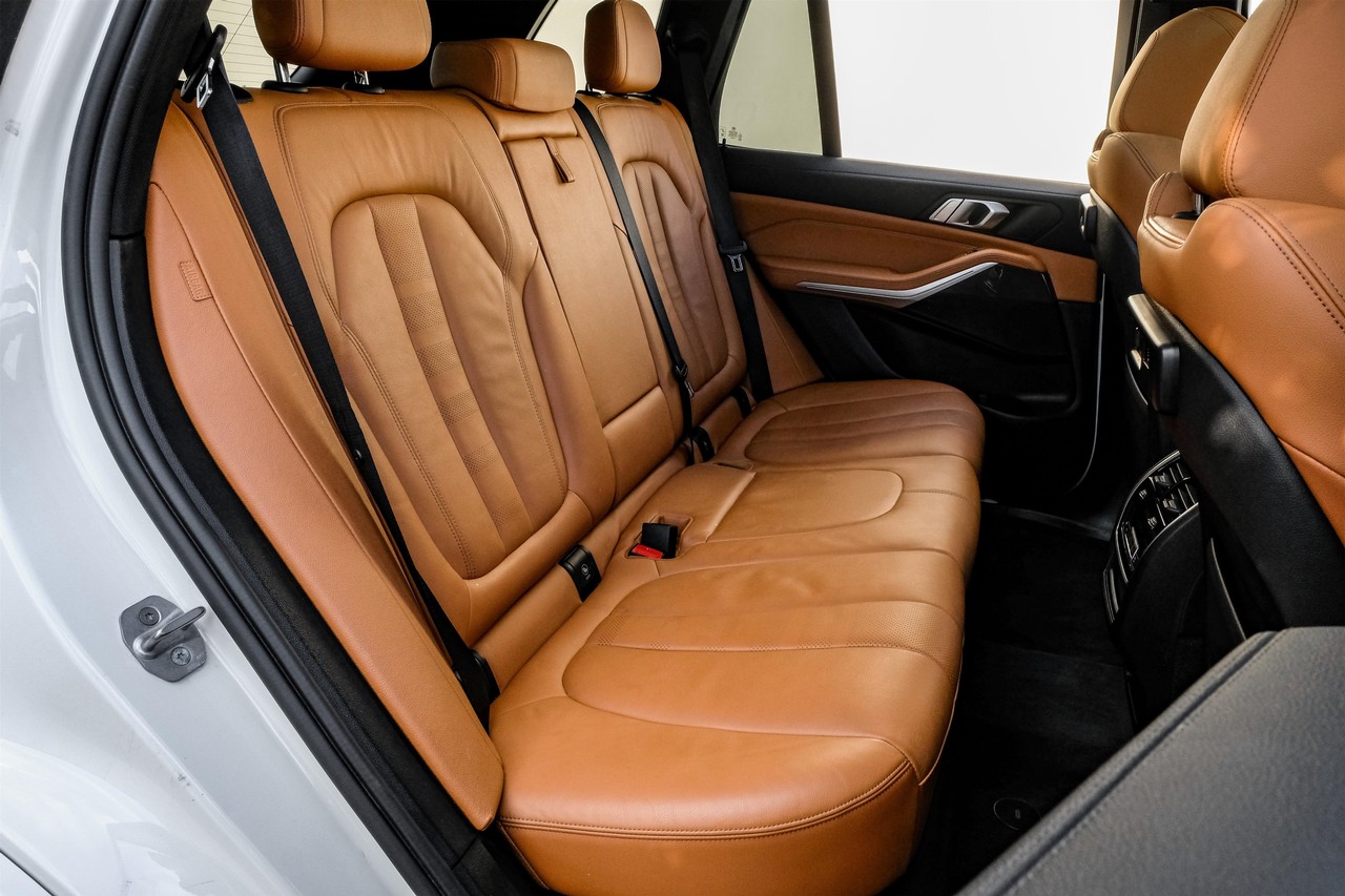 BMW X5 Vehicle Main Gallery Image 35