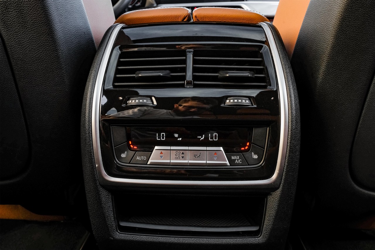 BMW X5 Vehicle Main Gallery Image 37