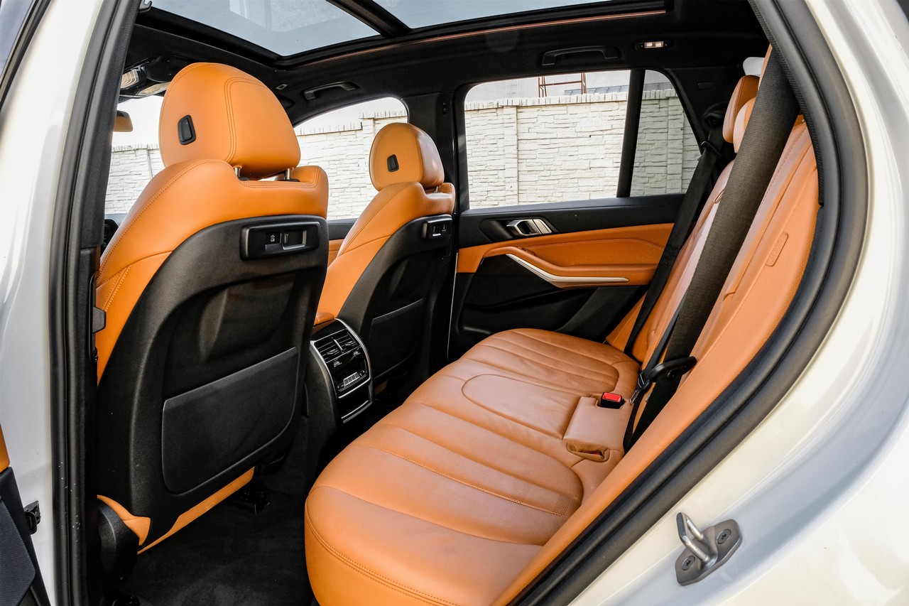 BMW X5 Vehicle Main Gallery Image 38