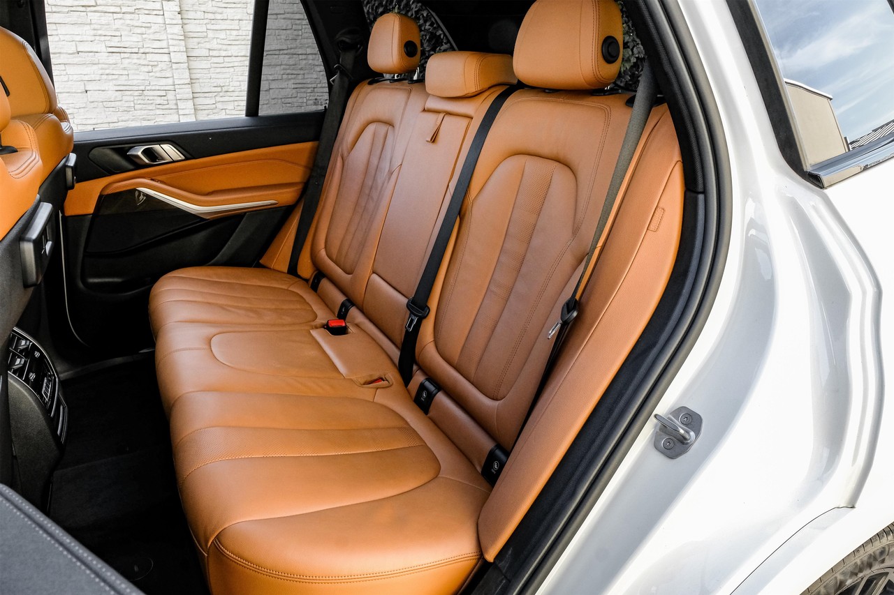 BMW X5 Vehicle Main Gallery Image 39