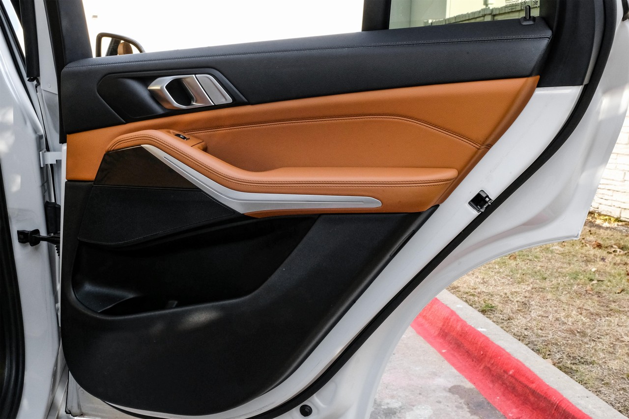 BMW X5 Vehicle Main Gallery Image 46