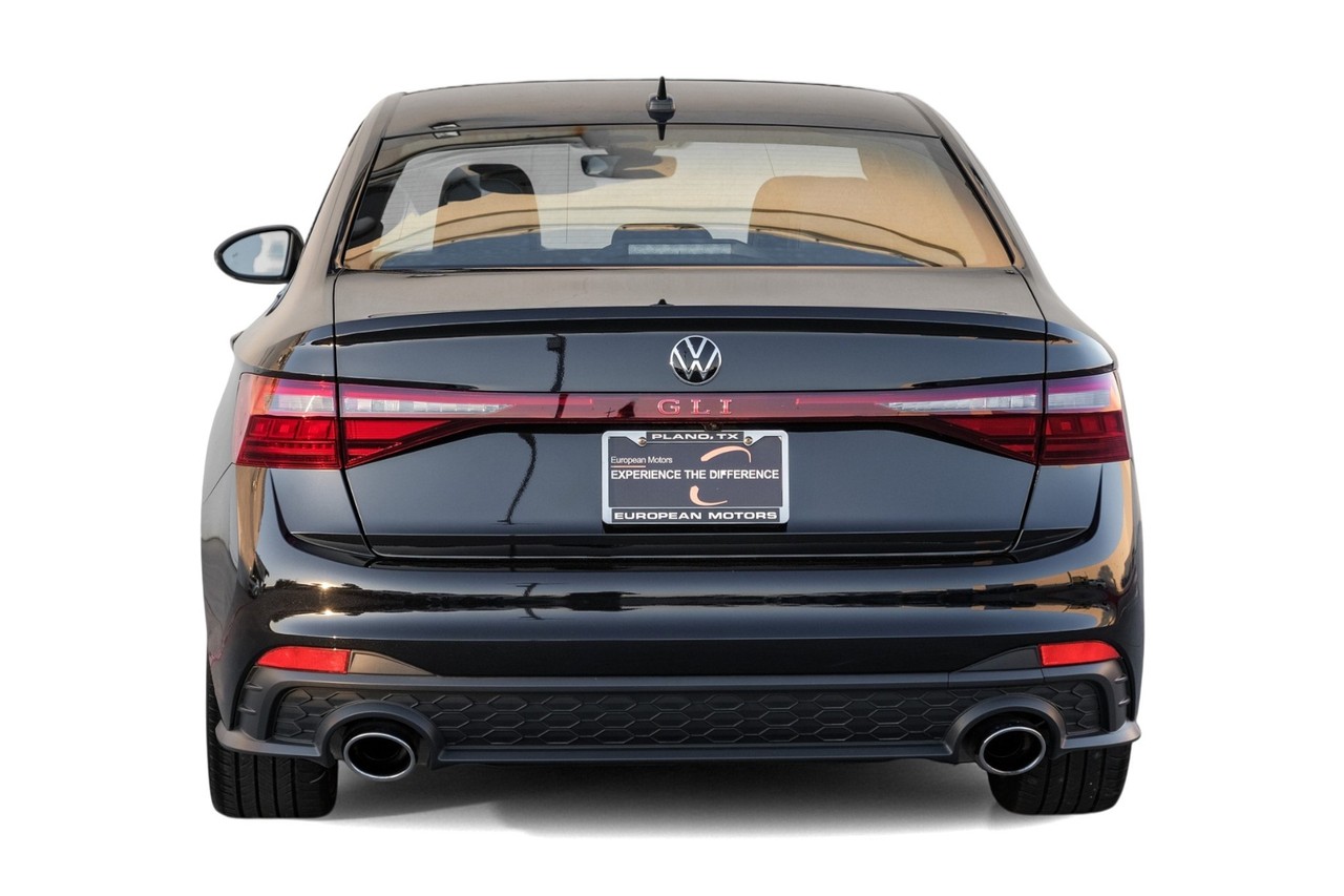 Volkswagen Jetta GLI Vehicle Main Gallery Image 10