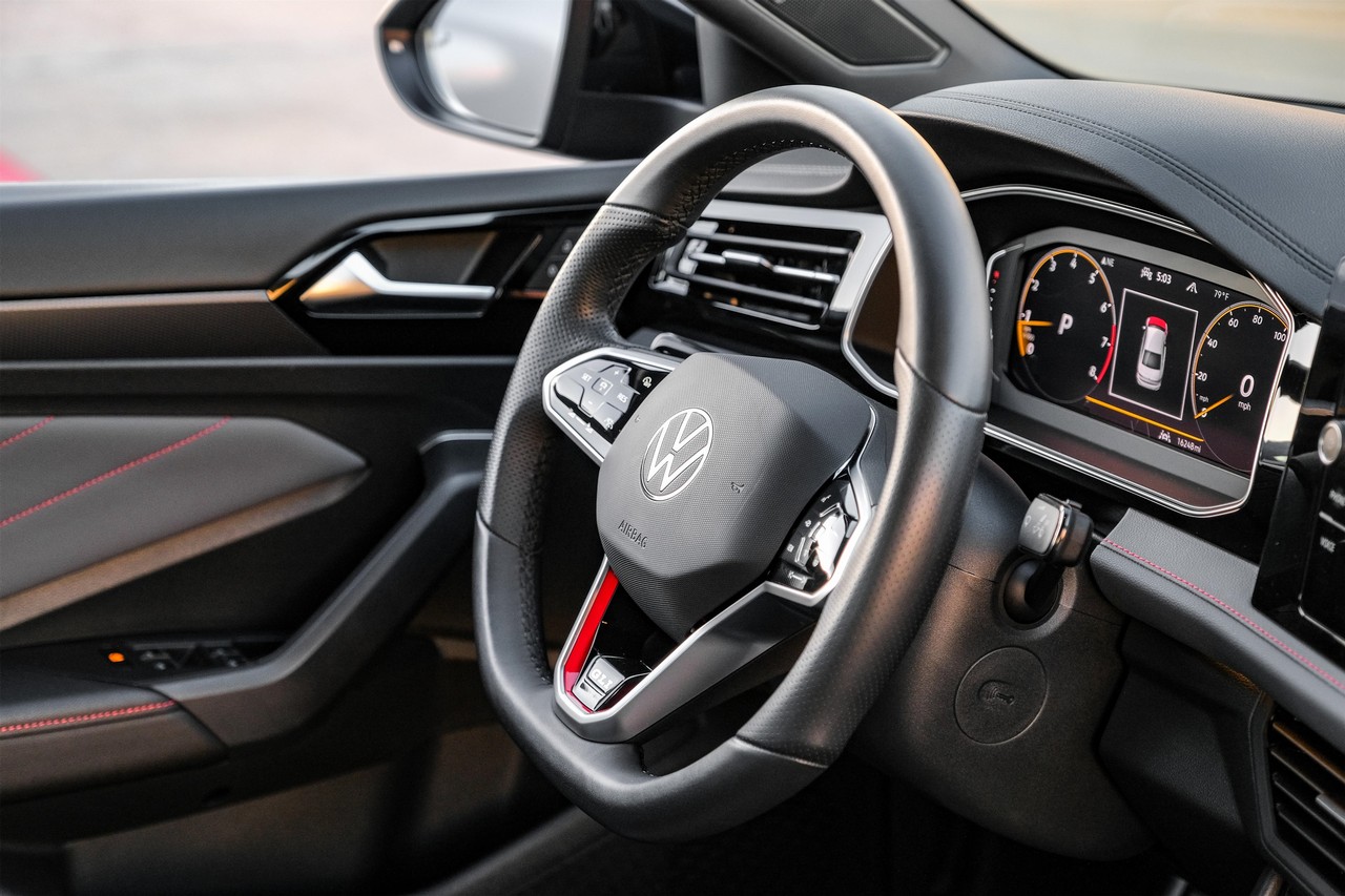 Volkswagen Jetta GLI Vehicle Main Gallery Image 14
