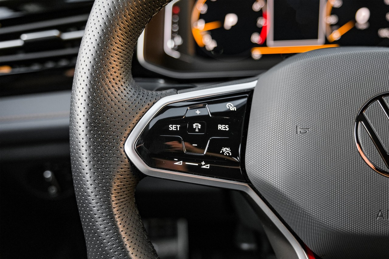 Volkswagen Jetta GLI Vehicle Main Gallery Image 17