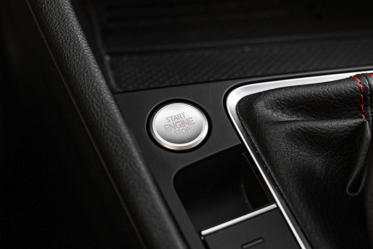 Volkswagen Jetta GLI Vehicle Main Gallery Image 21