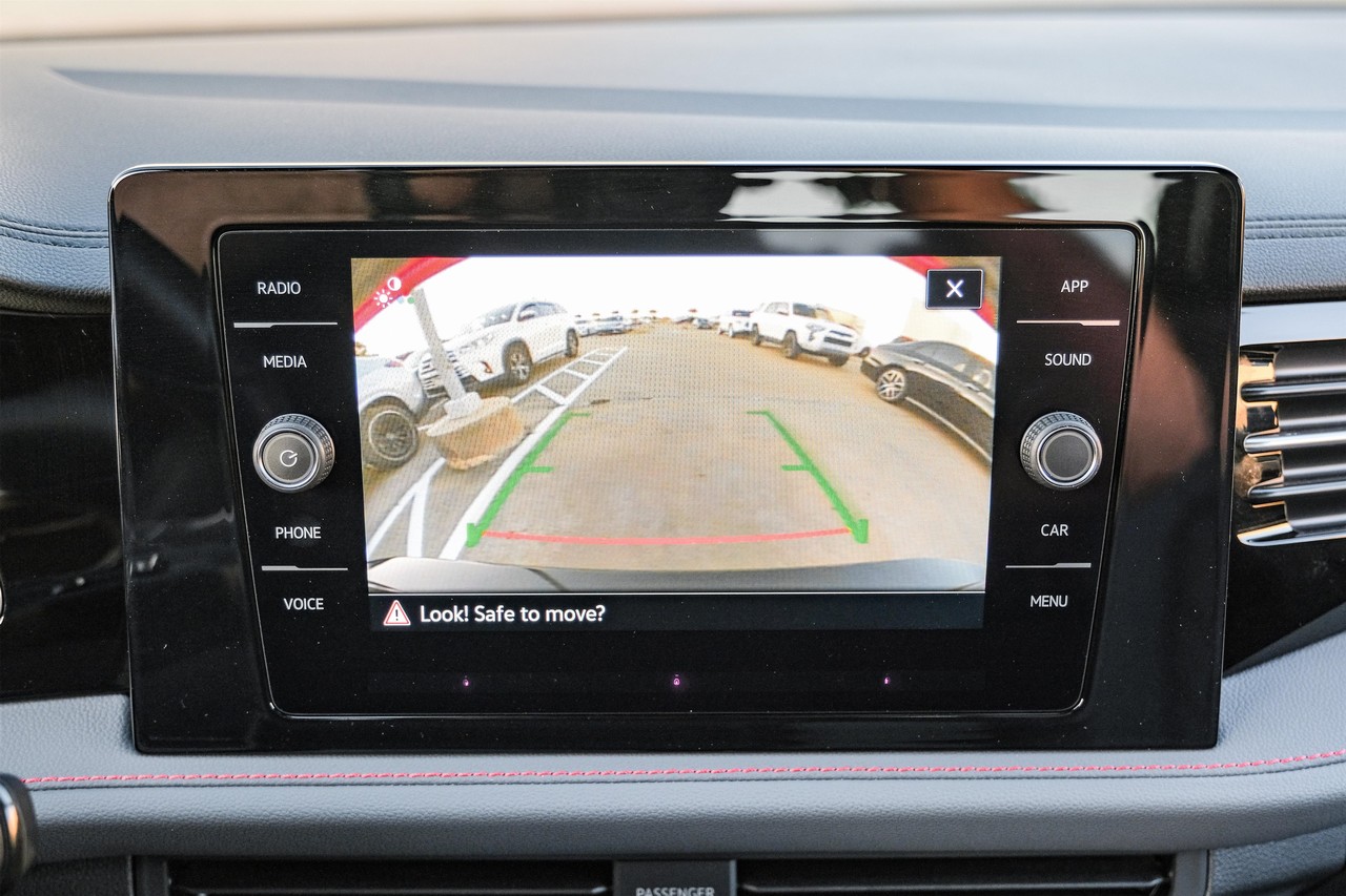 Volkswagen Jetta GLI Vehicle Main Gallery Image 22