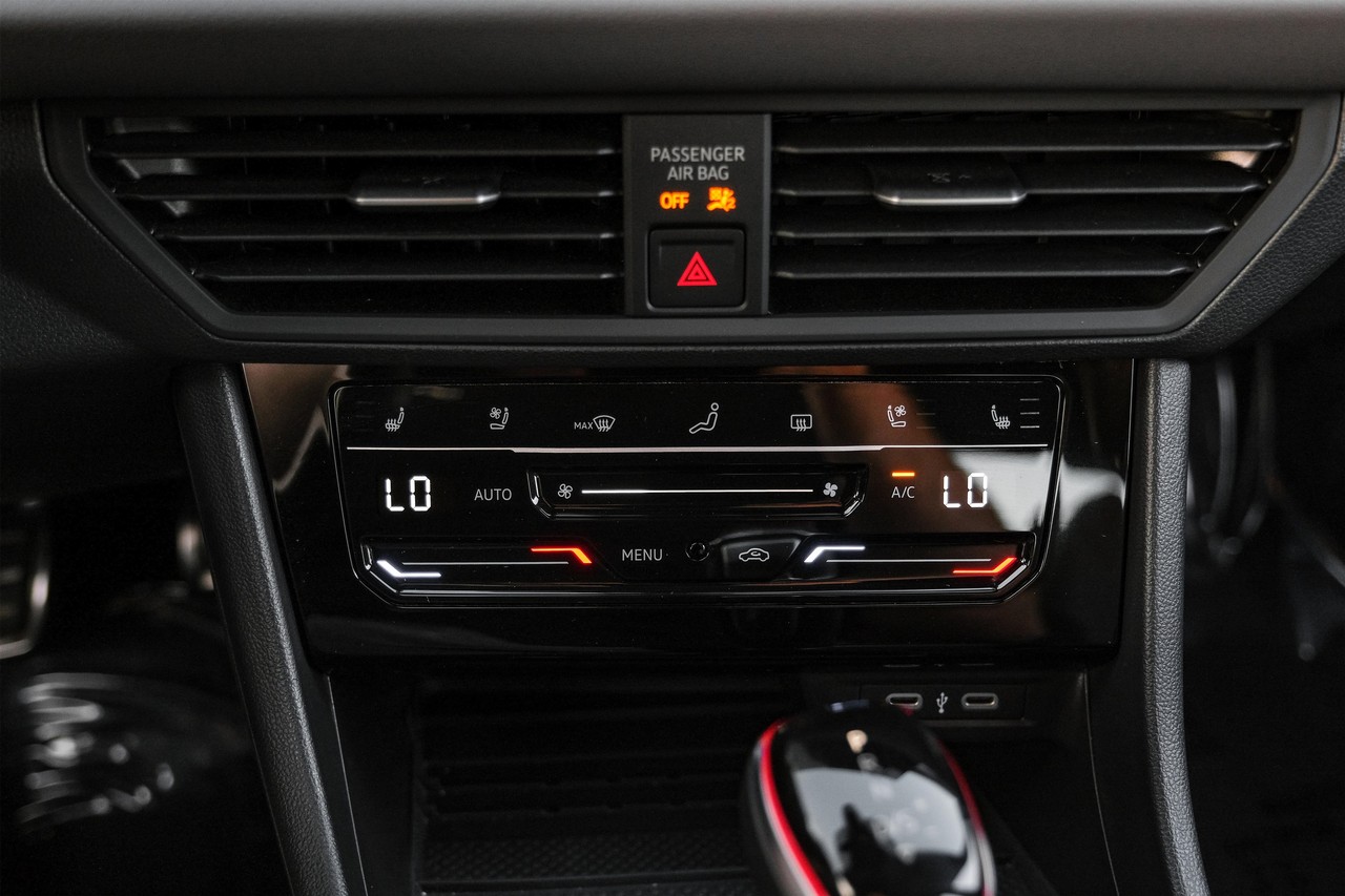 Volkswagen Jetta GLI Vehicle Main Gallery Image 26