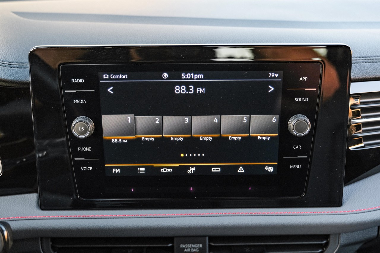 Volkswagen Jetta GLI Vehicle Main Gallery Image 27