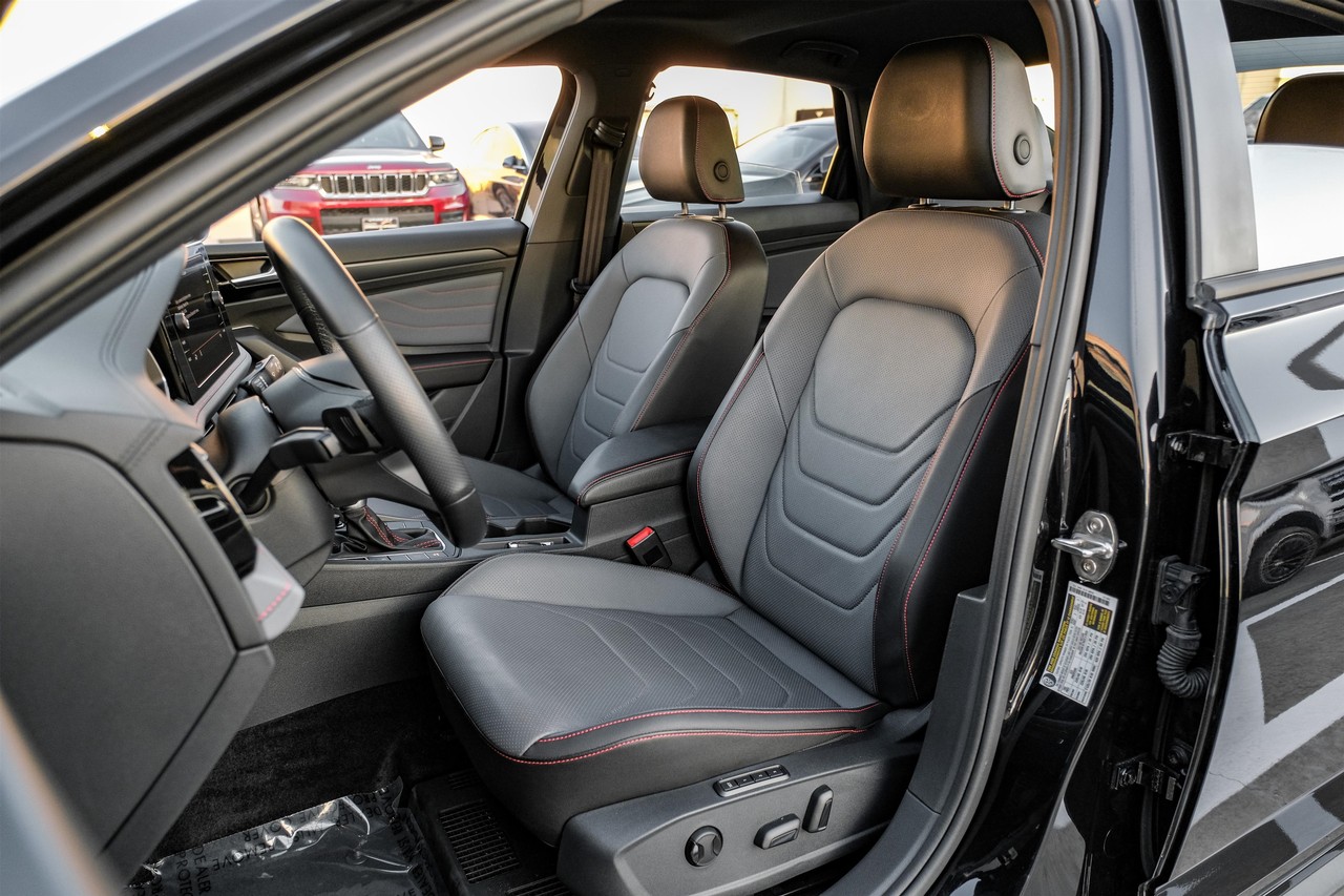 Volkswagen Jetta GLI Vehicle Main Gallery Image 29