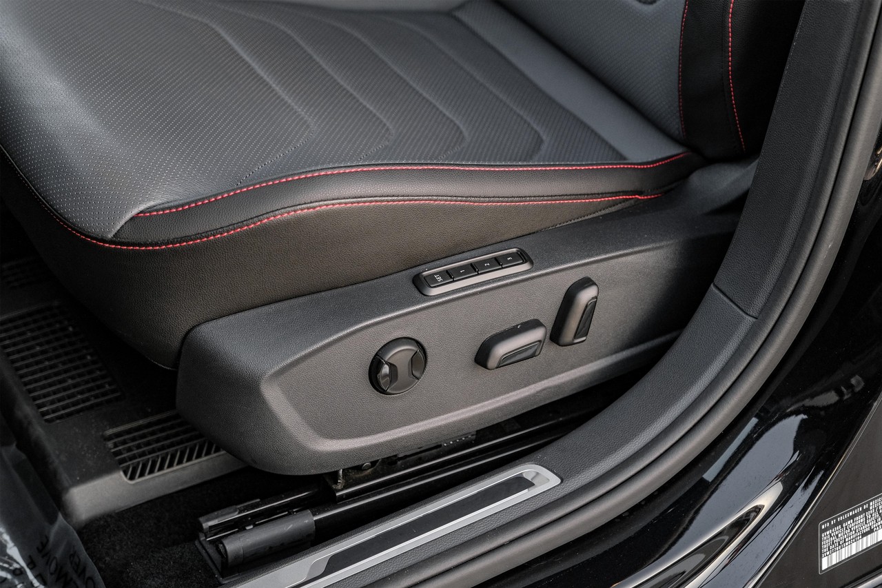 Volkswagen Jetta GLI Vehicle Main Gallery Image 30