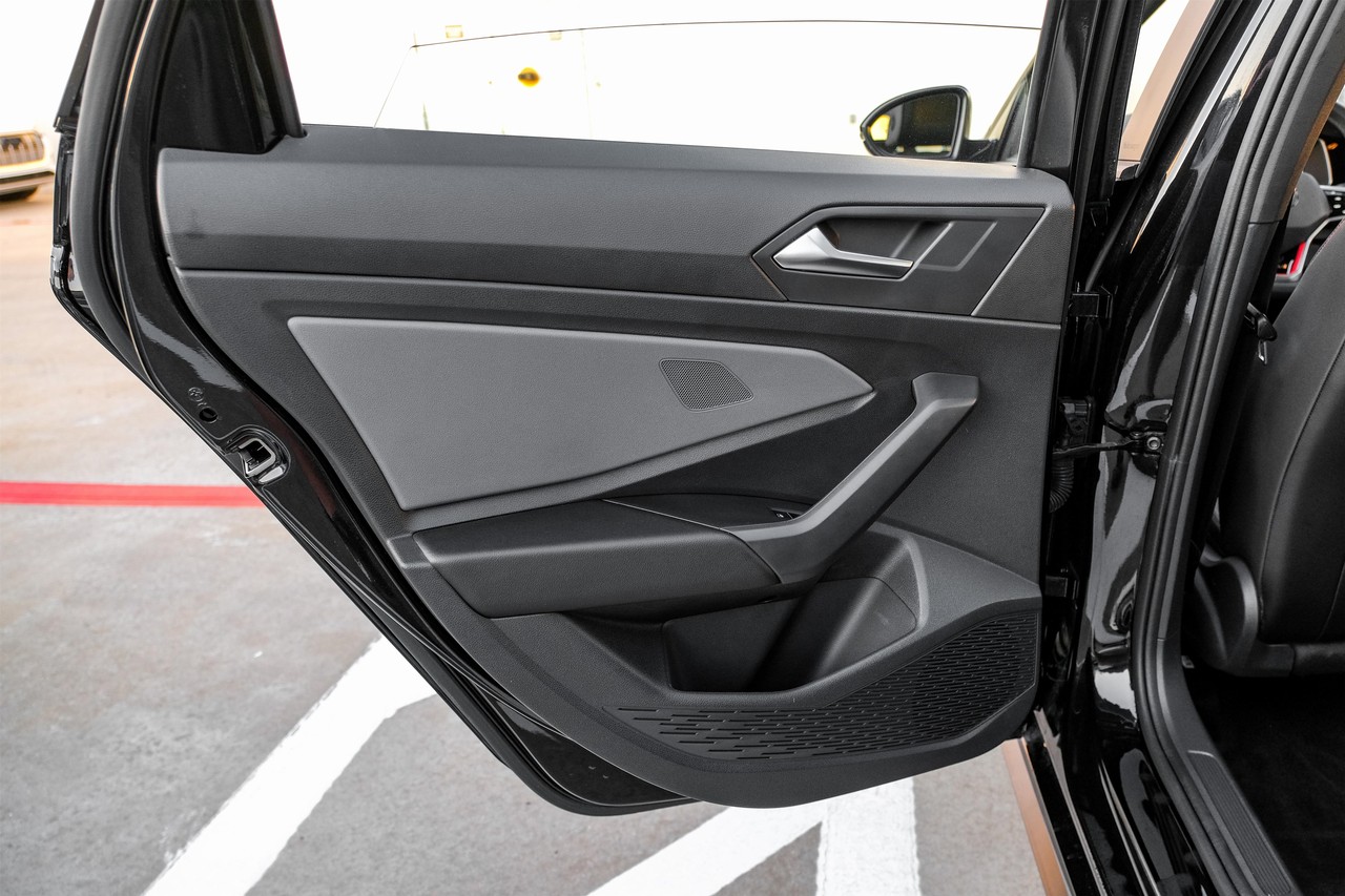 Volkswagen Jetta GLI Vehicle Main Gallery Image 41