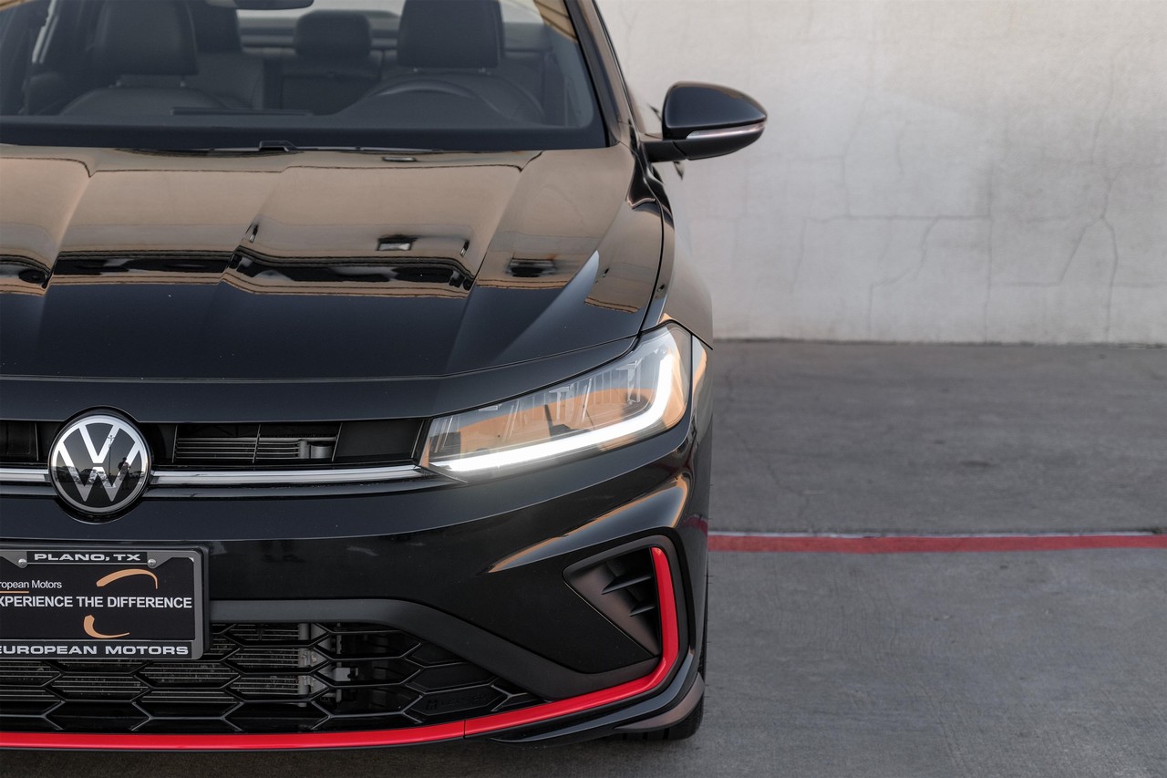 Volkswagen Jetta GLI Vehicle Main Gallery Image 43