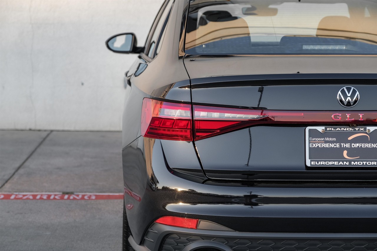 Volkswagen Jetta GLI Vehicle Main Gallery Image 44