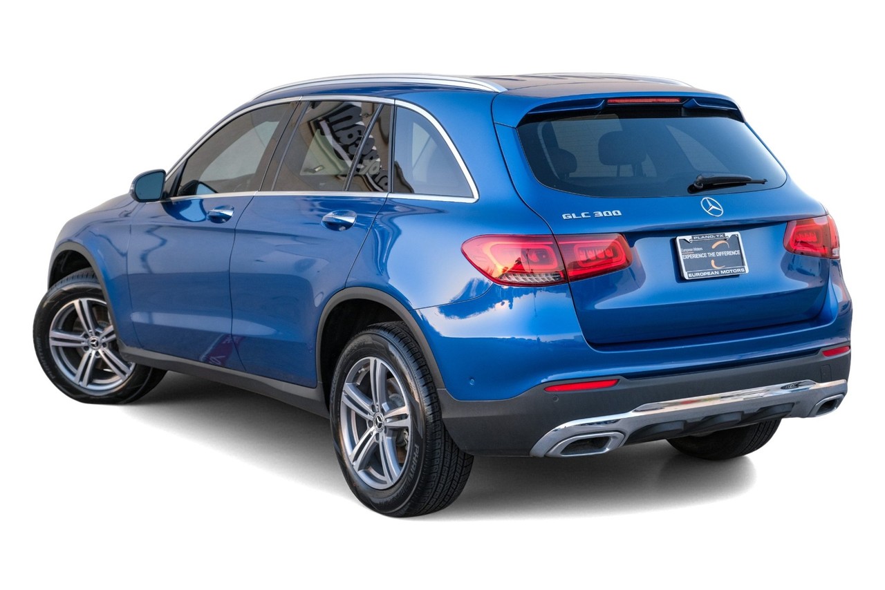 Mercedes-Benz GLC 300 Vehicle Main Gallery Image 11
