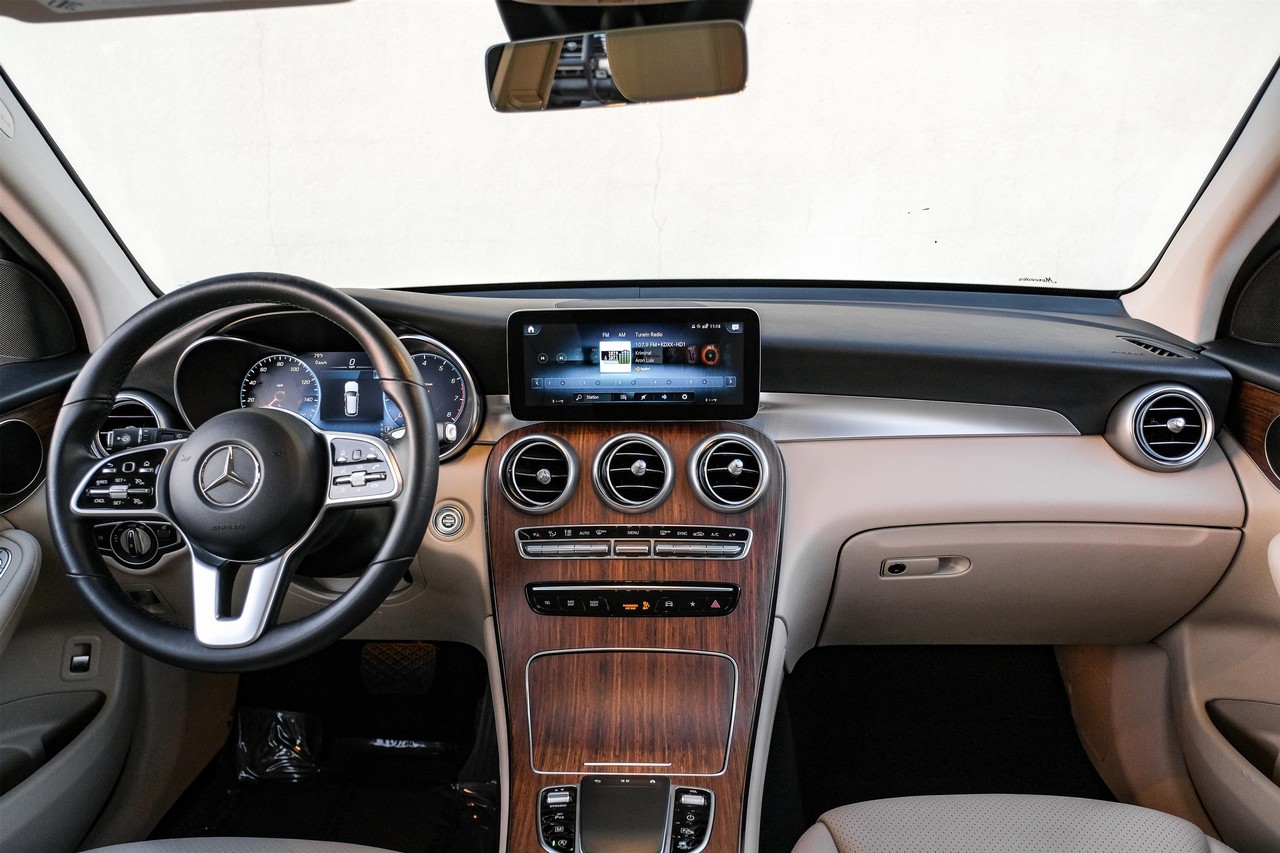 Mercedes-Benz GLC 300 Vehicle Main Gallery Image 15