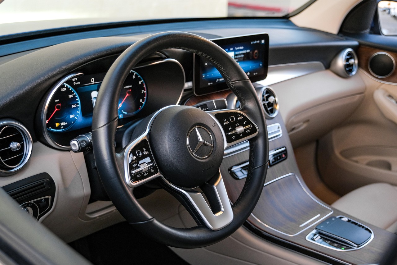 Mercedes-Benz GLC 300 Vehicle Main Gallery Image 16