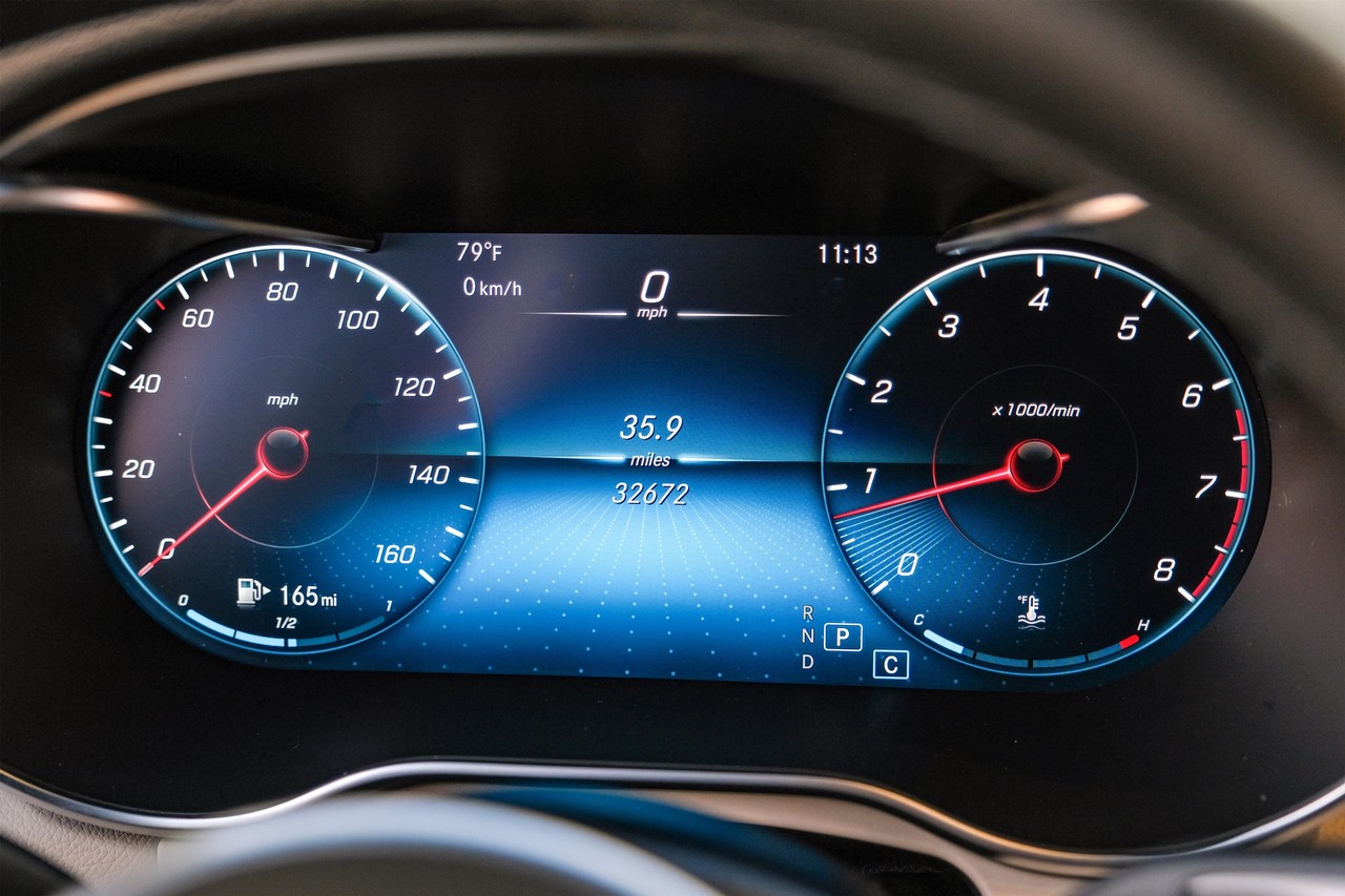 Mercedes-Benz GLC 300 Vehicle Main Gallery Image 19