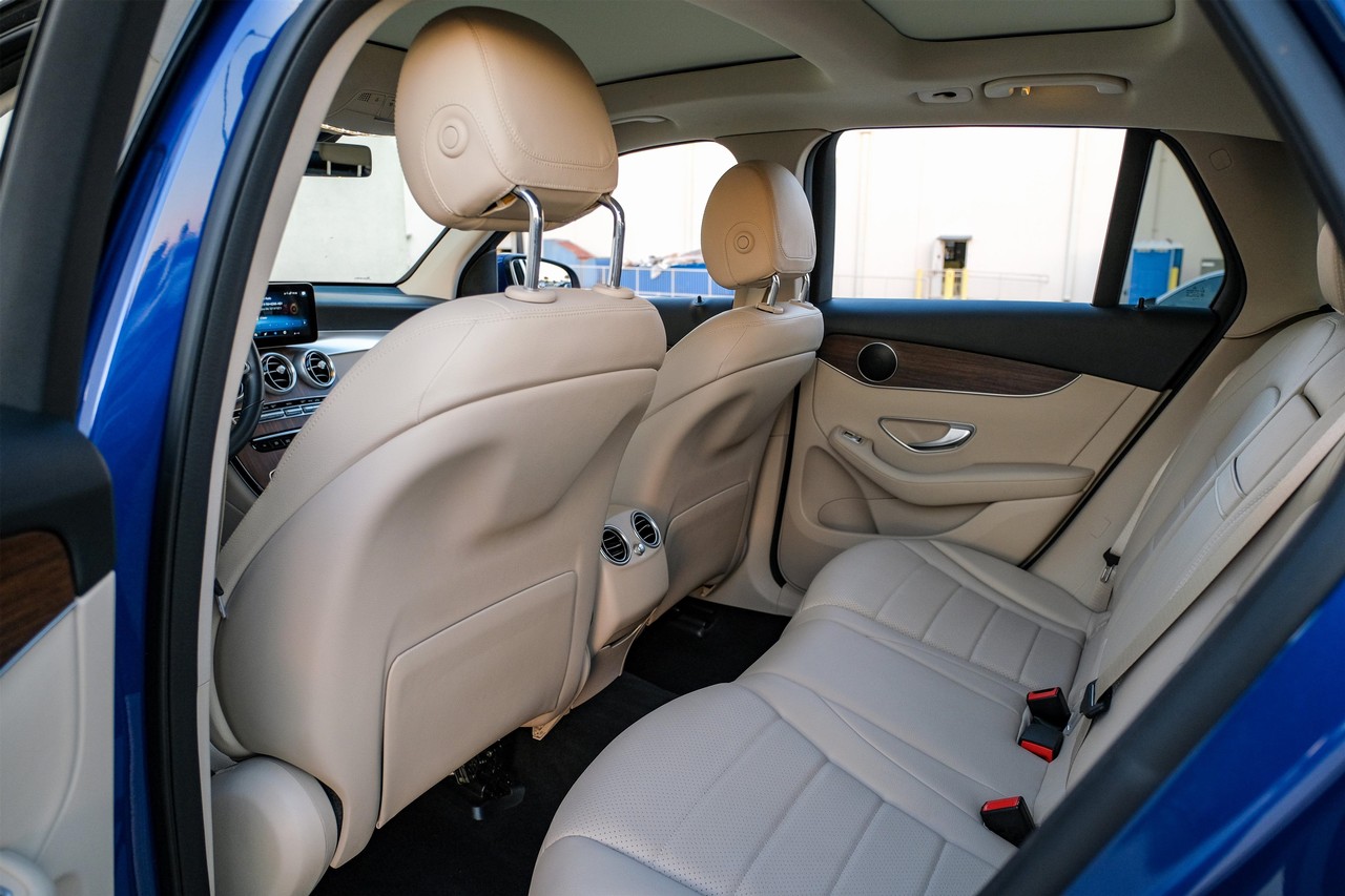 Mercedes-Benz GLC 300 Vehicle Main Gallery Image 34