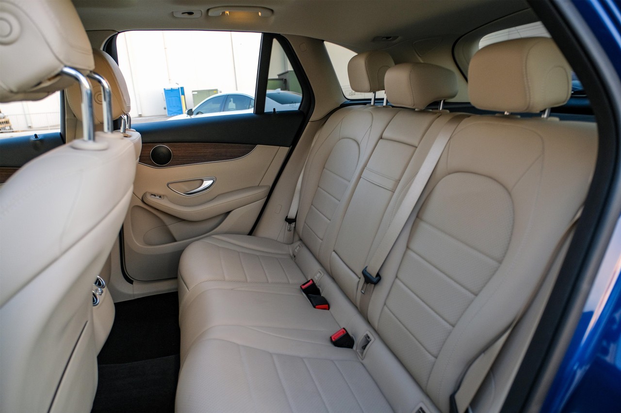 Mercedes-Benz GLC 300 Vehicle Main Gallery Image 35