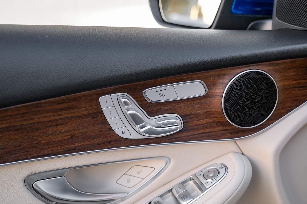 Mercedes-Benz GLC 300 Vehicle Main Gallery Image 37