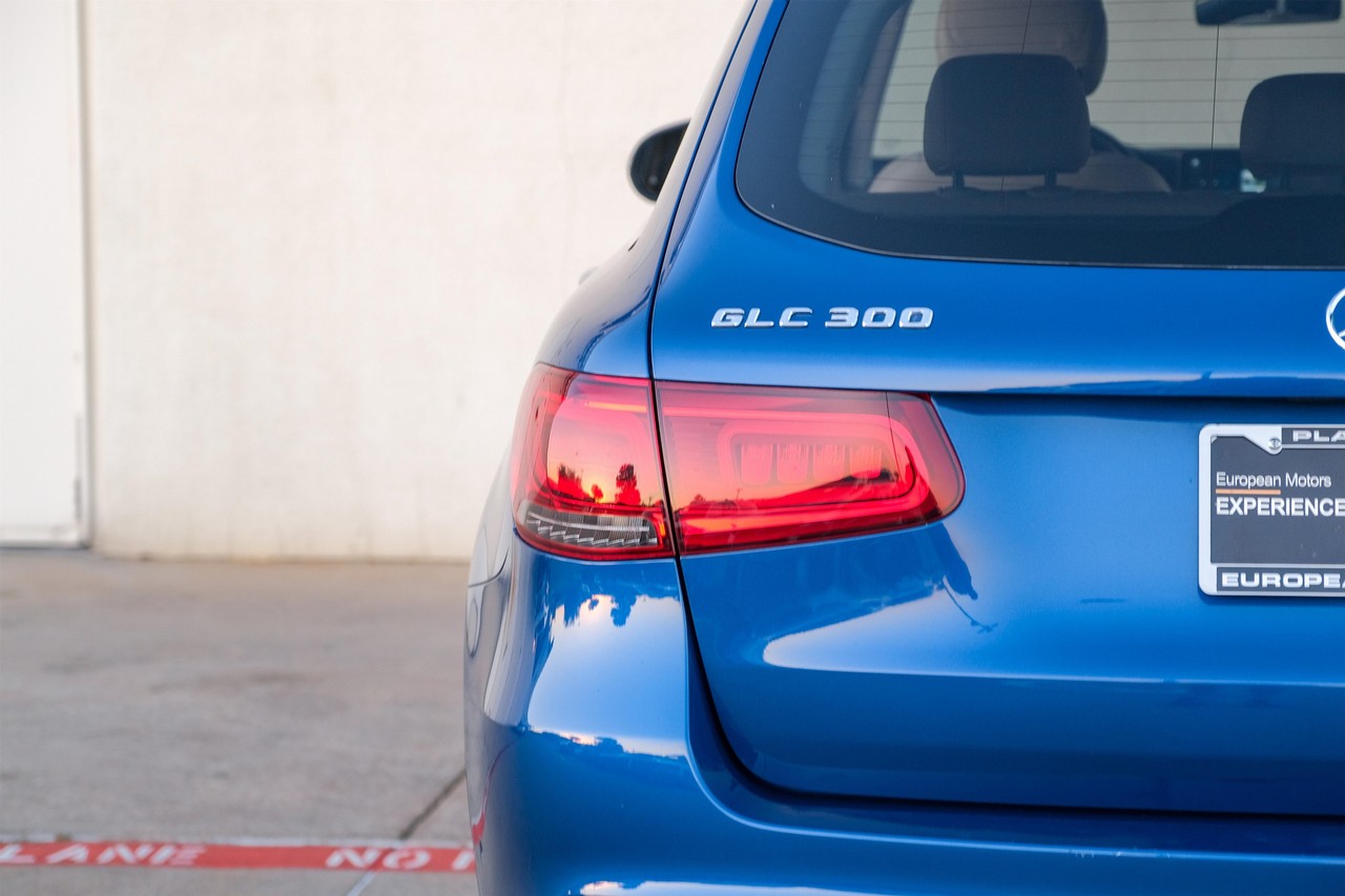 Mercedes-Benz GLC 300 Vehicle Main Gallery Image 44