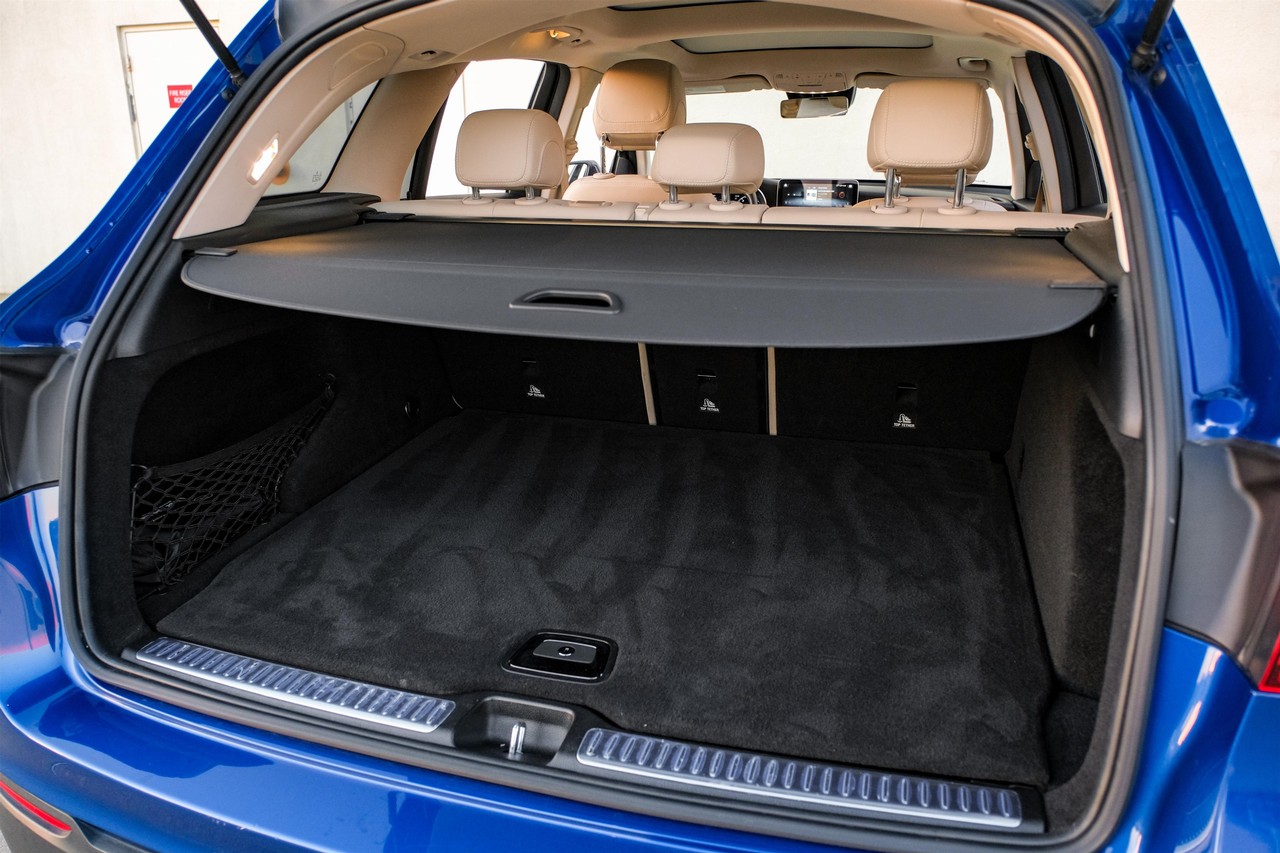 Mercedes-Benz GLC 300 Vehicle Main Gallery Image 45