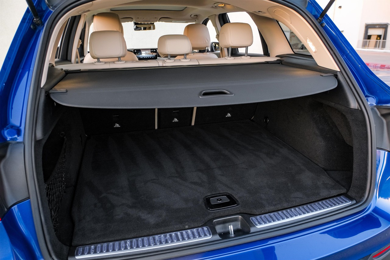 Mercedes-Benz GLC 300 Vehicle Main Gallery Image 46