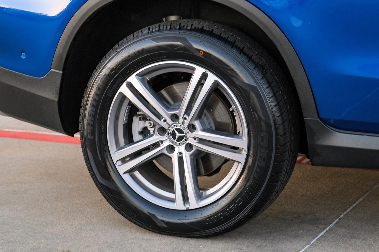 Mercedes-Benz GLC 300 Vehicle Main Gallery Image 48