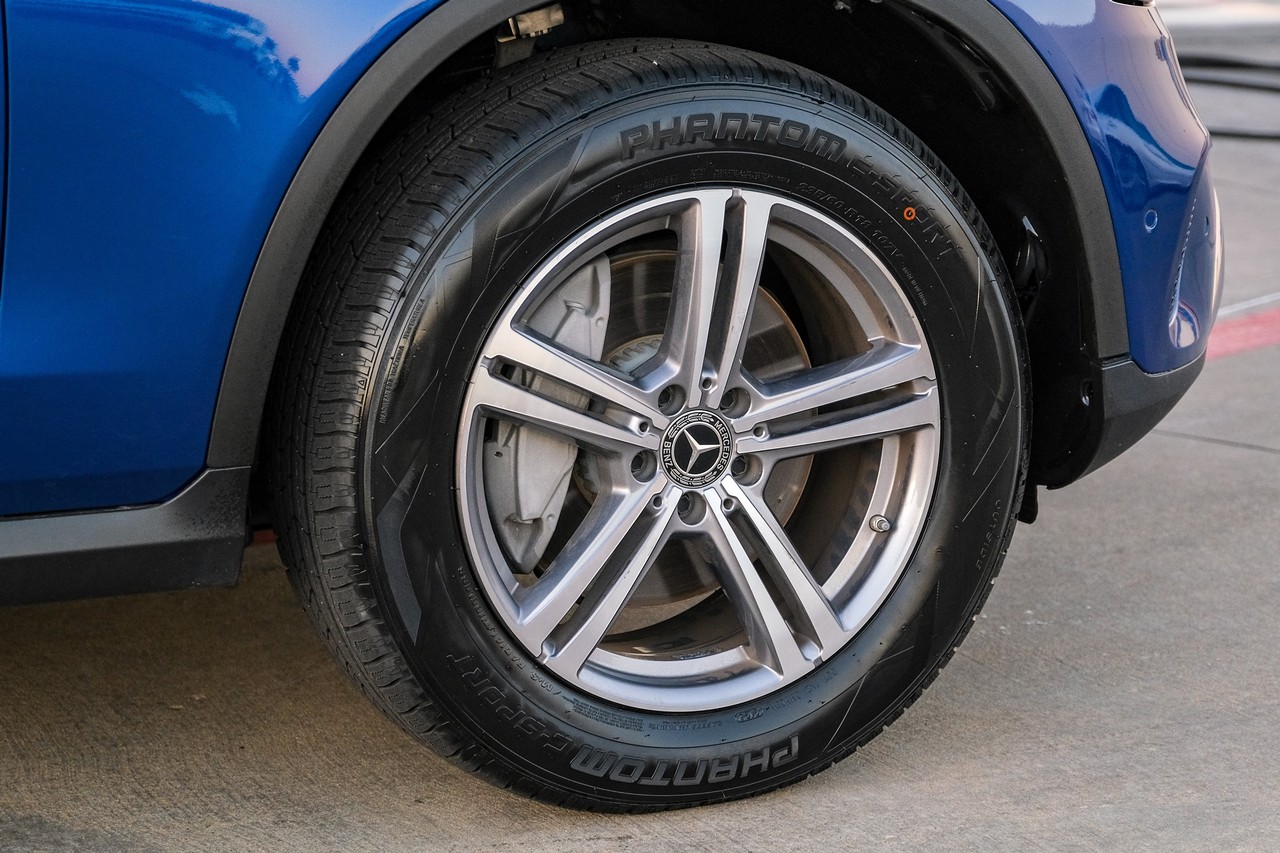 Mercedes-Benz GLC 300 Vehicle Main Gallery Image 49