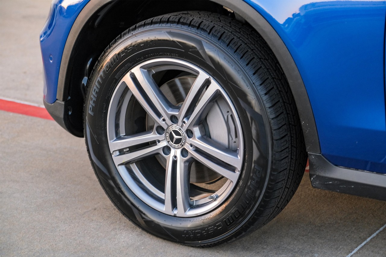 Mercedes-Benz GLC 300 Vehicle Main Gallery Image 50