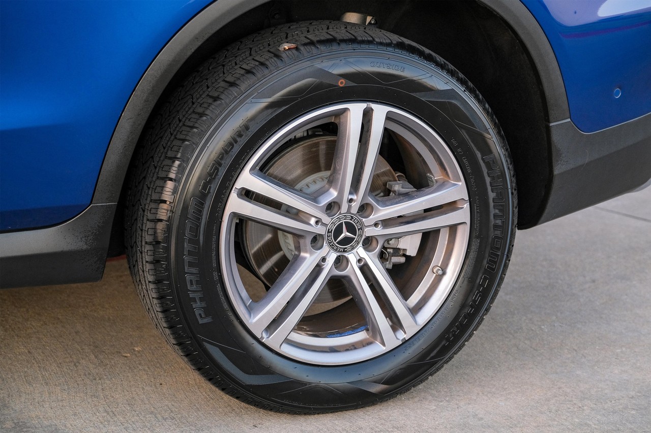 Mercedes-Benz GLC 300 Vehicle Main Gallery Image 51