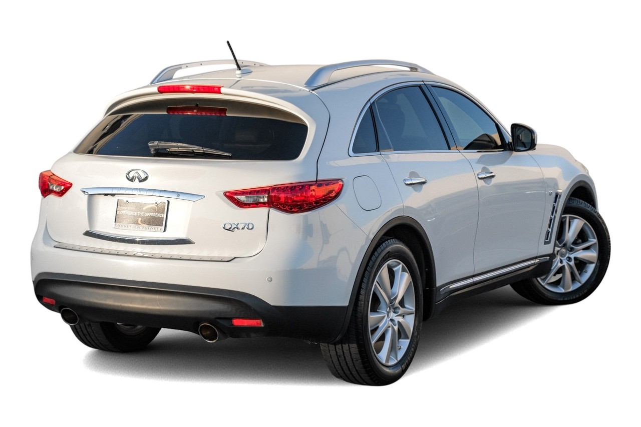 INFINITI QX70 Vehicle Main Gallery Image 09