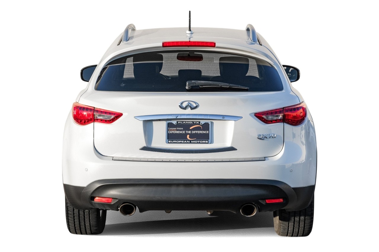 INFINITI QX70 Vehicle Main Gallery Image 10